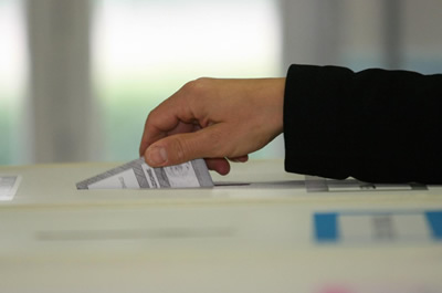 Voto per corrispondenza per gli elettori all'estero per almeno 3 mesi
